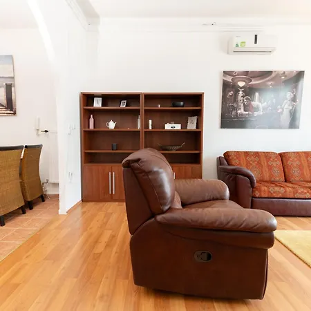 Danube Dwelling Asboth 19-1 Budapest